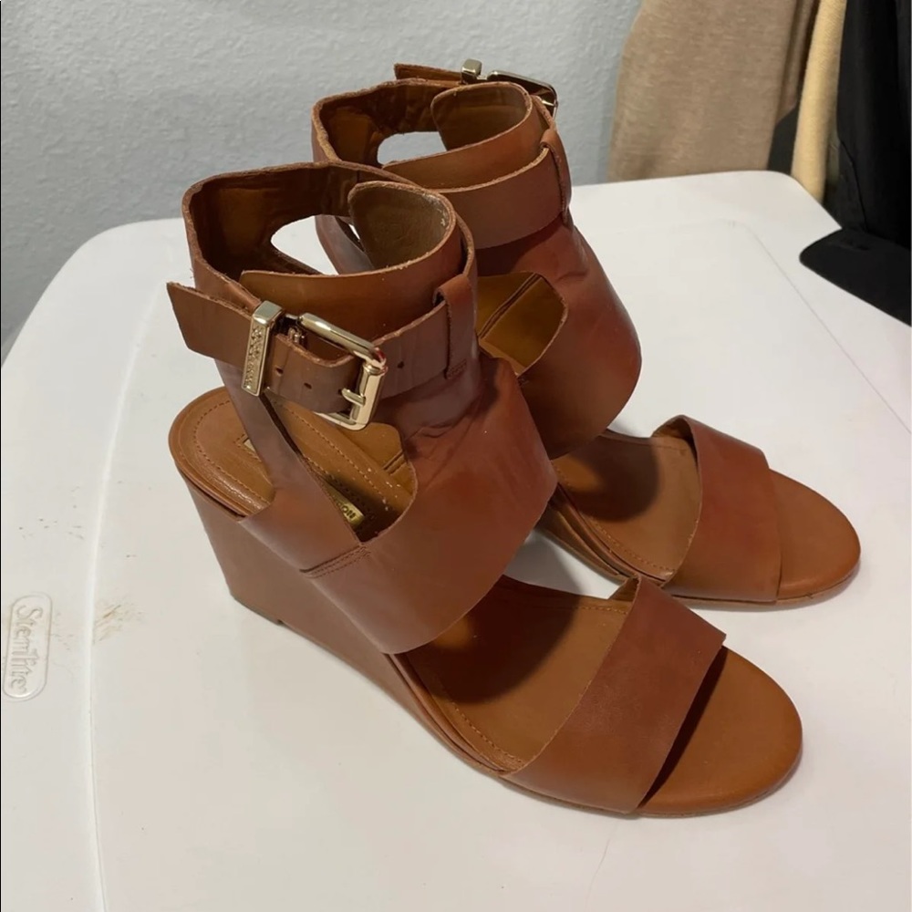 BCBG maxaria tan wedges